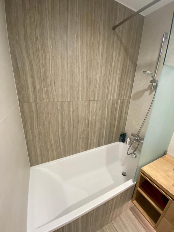Bonnie-Premium Lelle Waterfront Private Apartment Balatonlelle Dış mekan fotoğraf