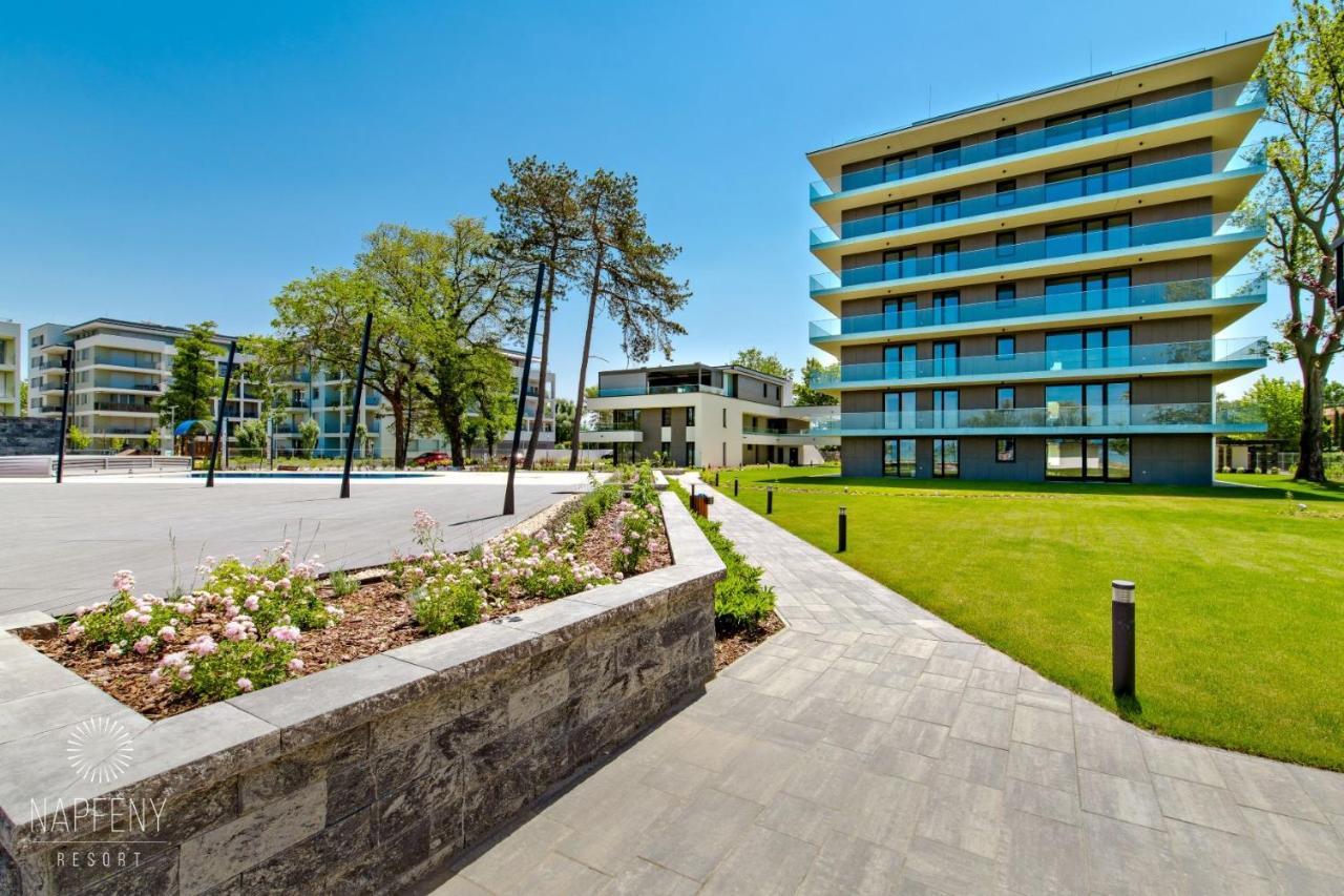 Bonnie-Premium Lelle Waterfront Private Apartment Balatonlelle Dış mekan fotoğraf
